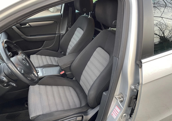 Volkswagen Passat cena 32999 przebieg: 349000, rok produkcji 2014 z Warszawa małe 497